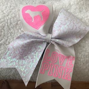 vs pink hair bow
